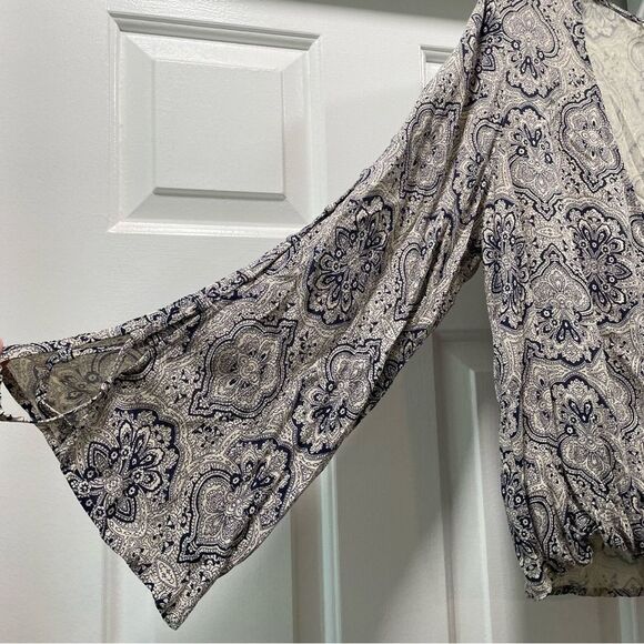 Altar’d State Blue and Tan Patterned Bell Sleeve Cross Over Blouse Size M - Picture 4 of 15